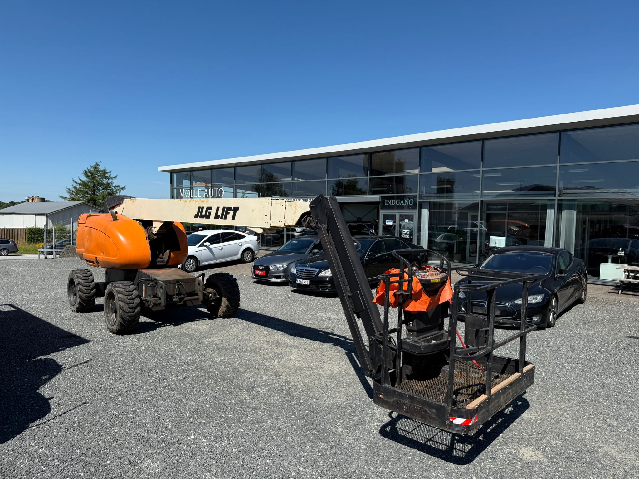 Sold - Scissor Lift - View 2